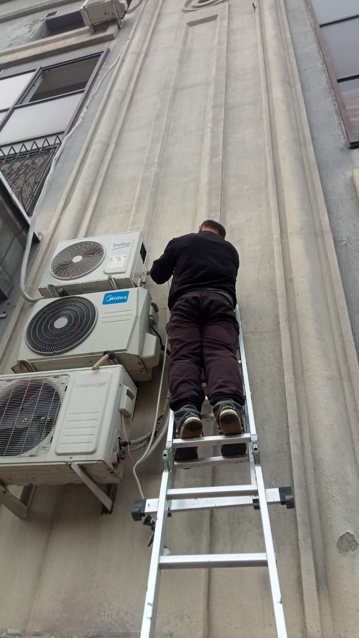 Монтаж наружного блока кондиционера на высоте